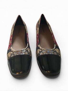 comfortview Black Patent Toe Floral Brocade Flats